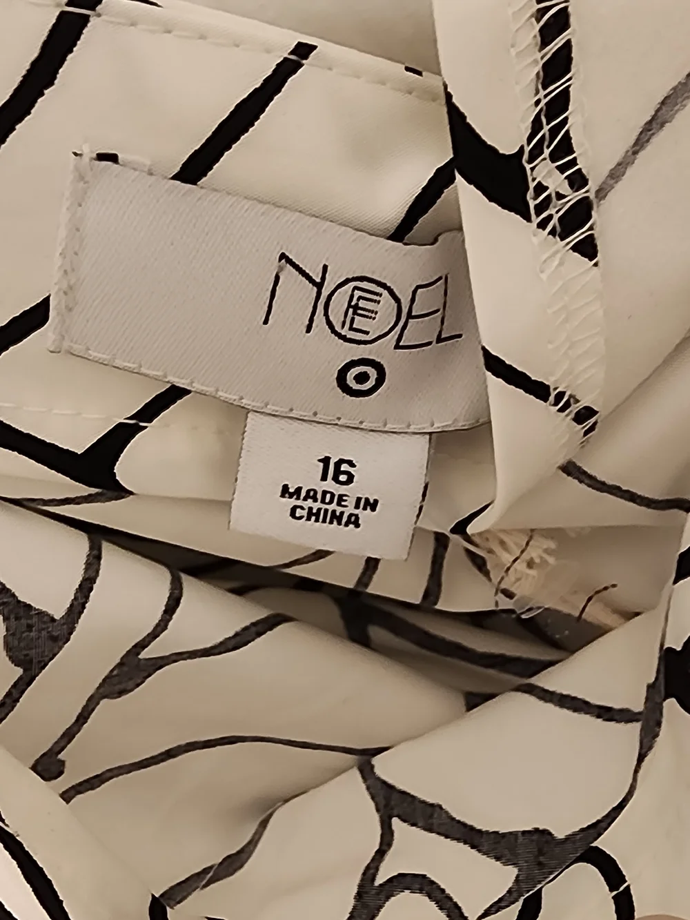 Fe Noel x Target NWT One-Shoulder Black & White Leaf-Print Tie Front Crop Top - Picture 3 of 8